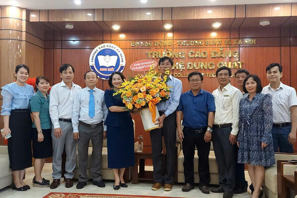 Giám đốc Sở Lao động – Thương binh và Xã hội thăm, chúc mừng Ngày Nhà giáo Việt Nam 20/11 tại các cơ sở giáo dục nghề nghiệp trên địa bàn tỉnh Quảng Ngãi